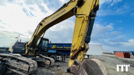 Crawler excavator New Holland E385 BEH - 1
