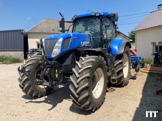 Farm tractor New Holland T7.235 - 1