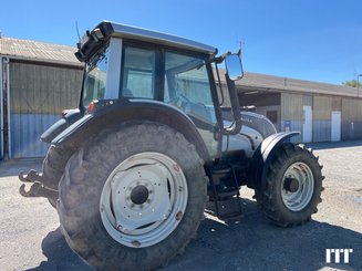 Farm tractor Valtra N121 - 2