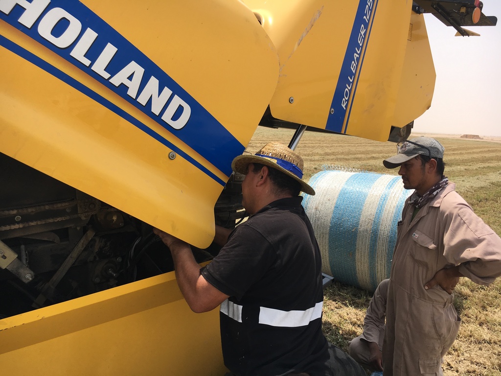 ITT New Holland RollBaler 125