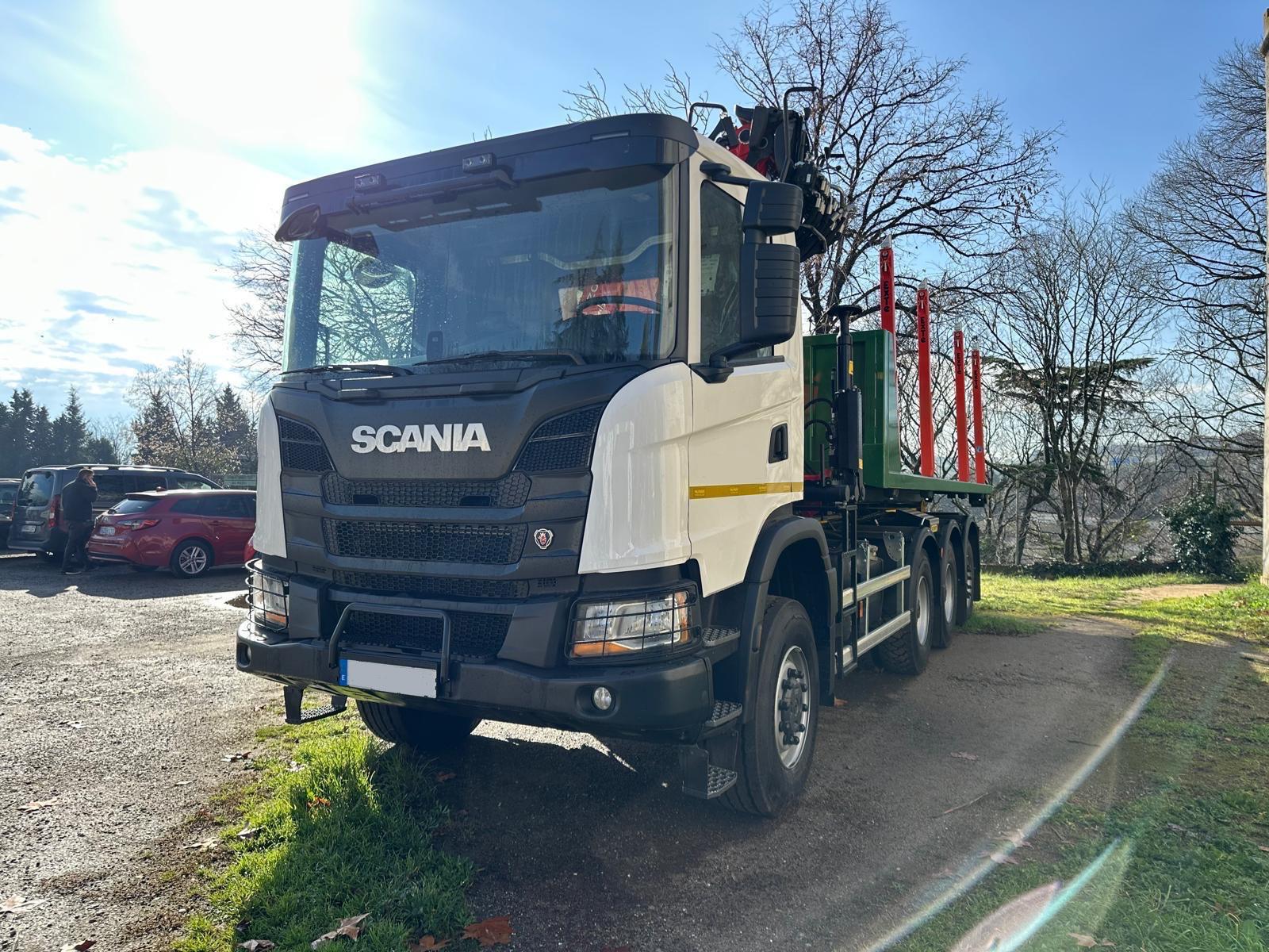 Camión Forestal Scania G460 8X6*4
